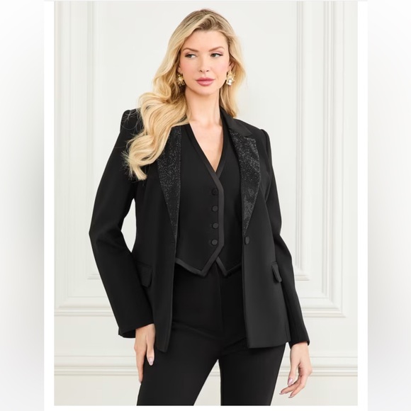 Elegant Black Women's Blazer - Size M (6) - Picture 3 of 9